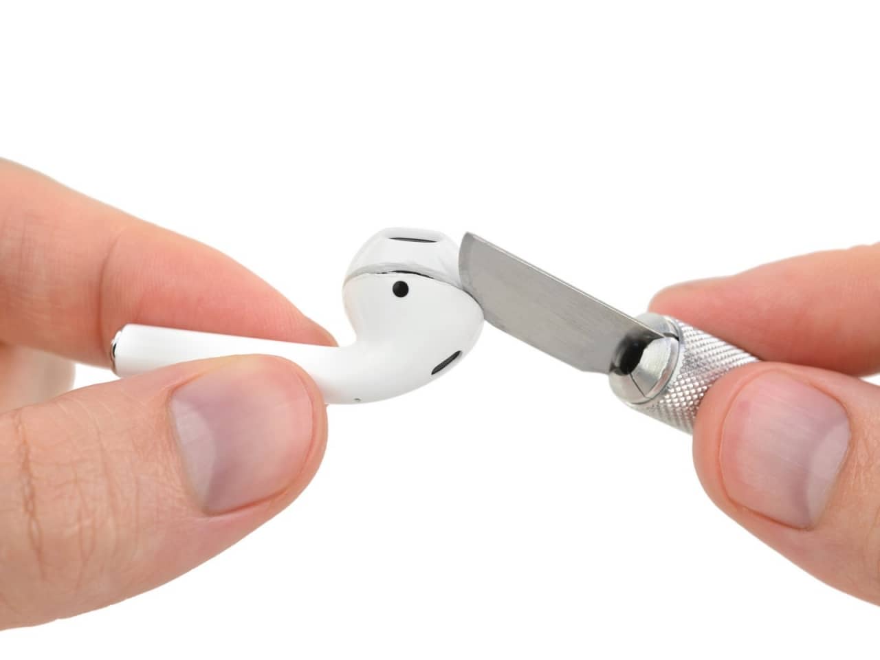 iFixit ชำแหละ AirPods รุ่นที่ 2 พบออกแบบภายในดีขึ้น แต่ซ่อมยากเหมือนเดิม